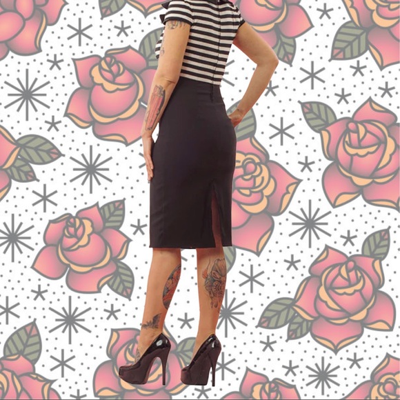 BELL SLEEVE SASSY DRESS BY PINKY PINUPS - Picture 3 of 11